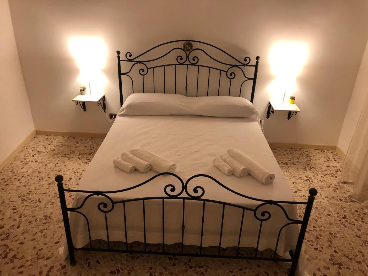 Апартаменты La Casa Di Vincenzo Сиракузы Экстерьер фото